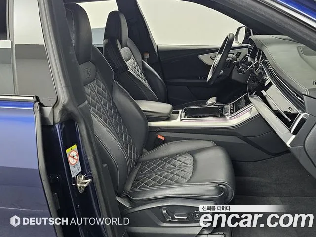 Audi Q8 2021 thumb 10
