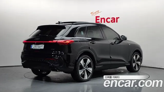 Audi Q5 2025 thumb 2