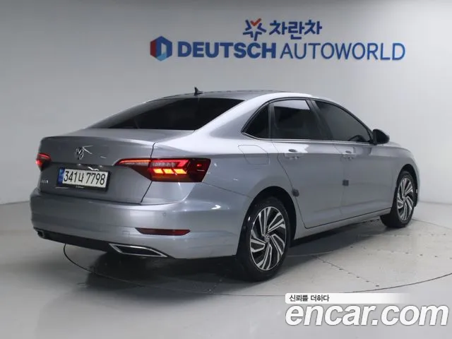 Volkswagen Jetta 2021 thumb 2