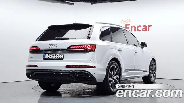 Audi Q7 2023 thumb 2