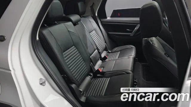 Land Rover Discovery Sport 2022 thumb 11