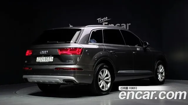 Audi Q7 2019 thumb 2