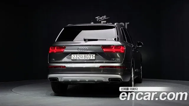 Audi Q7 2019 thumb 4