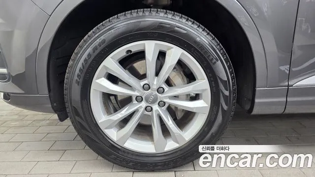 Audi Q7 2019 thumb 5
