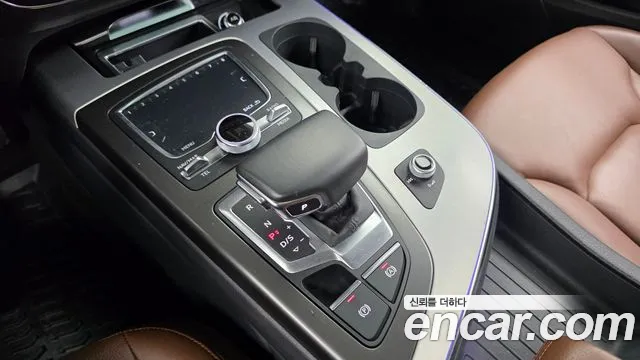 Audi Q7 2019 thumb 9