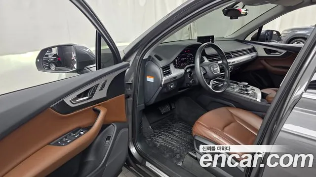 Audi Q7 2019 thumb 10
