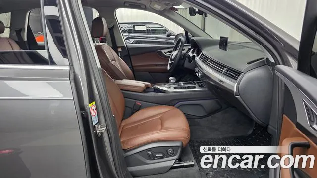 Audi Q7 2019 thumb 11