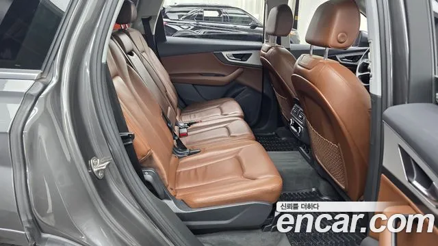 Audi Q7 2019 thumb 12
