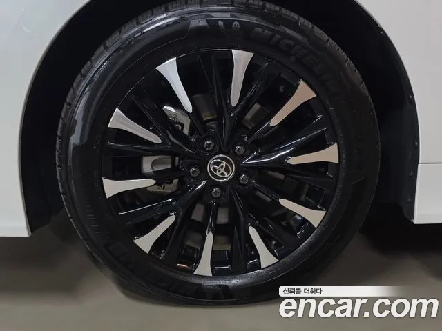 Toyota Alphard 2025 thumb 5