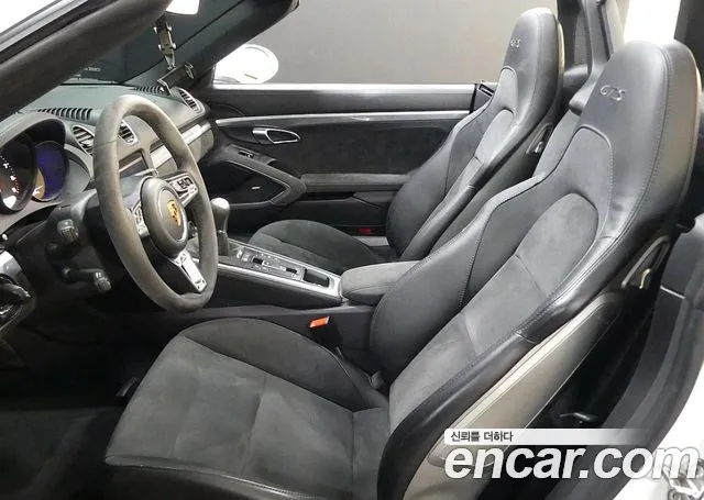 Porsche Cayman 2020 thumb 9