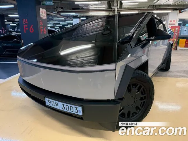 Tesla Cybertruck 2024 thumb 2