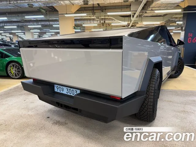 Tesla Cybertruck 2024 thumb 3