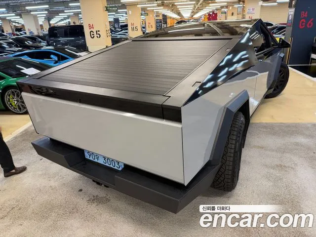 Tesla Cybertruck 2024 thumb 7