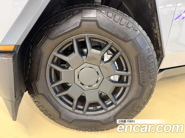 Tesla Cybertruck 2024 thumb 8