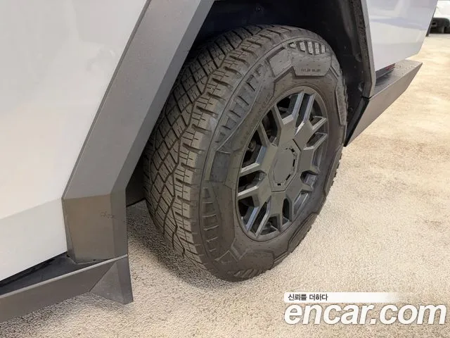 Tesla Cybertruck 2024 thumb 9