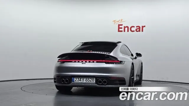 Porsche 911 2021 thumb 3
