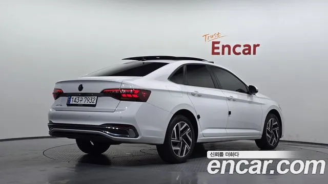Volkswagen Jetta 2023 thumb 2