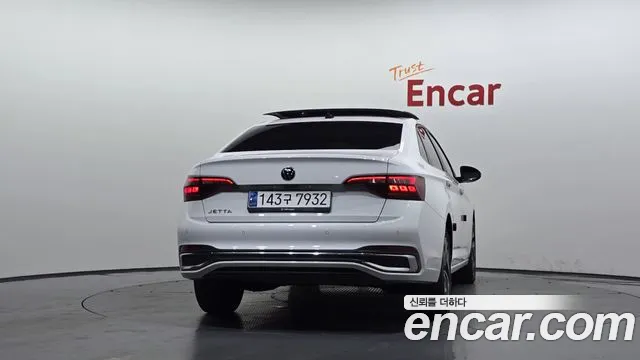 Volkswagen Jetta 2023 thumb 4