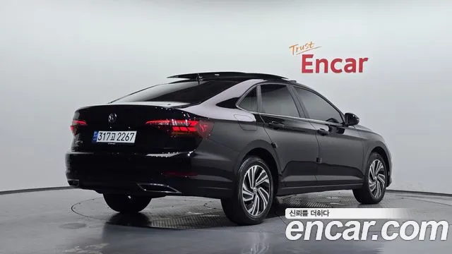 Volkswagen Jetta 2021 thumb 2