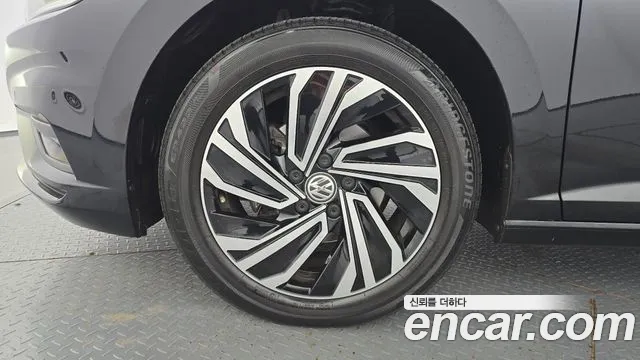 Volkswagen Jetta 2021 thumb 5