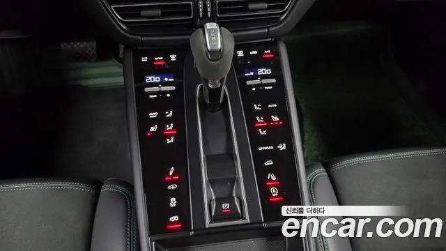 Porsche Macan 2024 thumb 9