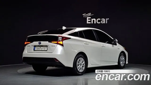 Toyota Prius 2021 thumb 2