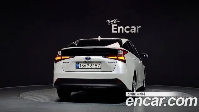 Toyota Prius 2021 thumb 4