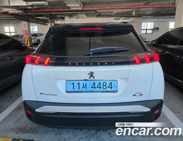 Peugeot 2008 2021 thumb 3