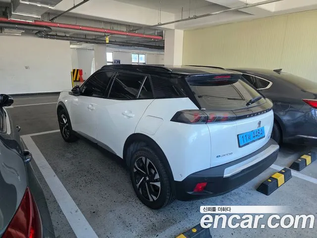 Peugeot 2008 2021 thumb 5