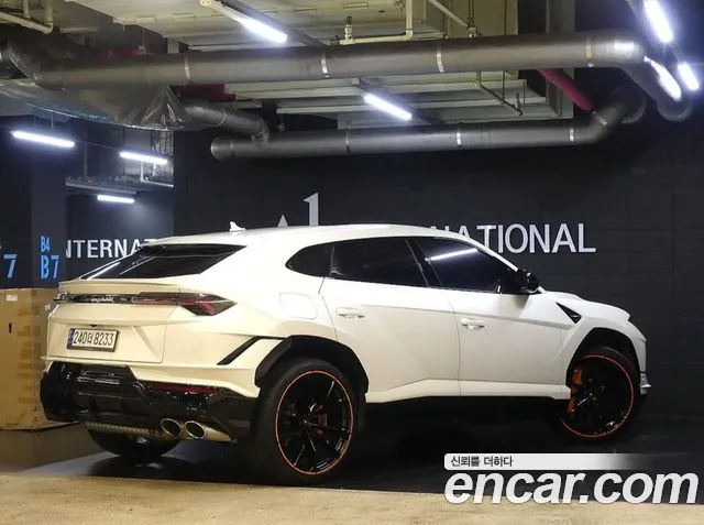 Lamborghini Urus 2024 thumb 5