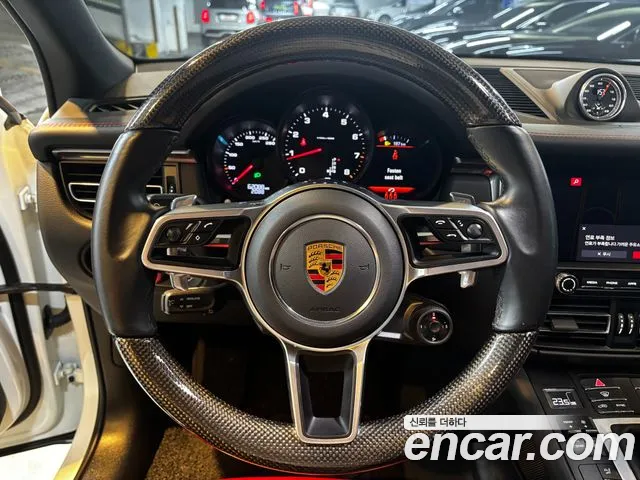 Porsche Macan 2021 thumb 6
