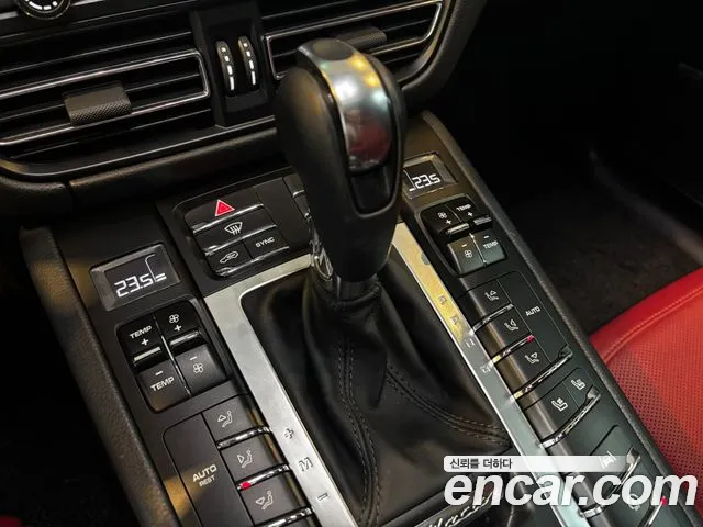 Porsche Macan 2021 thumb 9