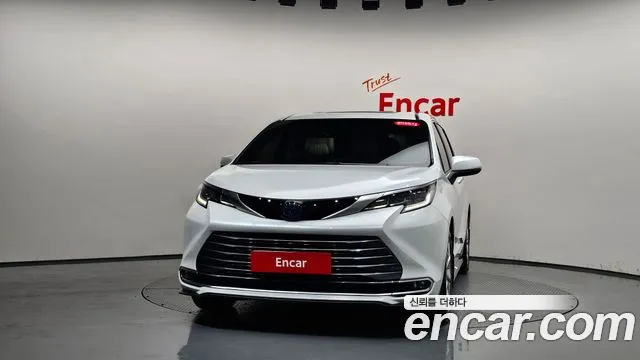 Toyota Sienna 2023 thumb 2