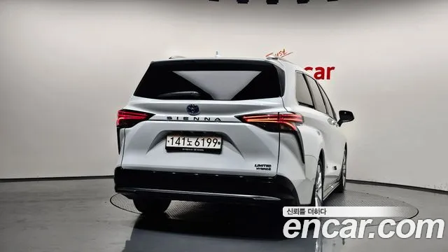 Toyota Sienna 2023 thumb 3