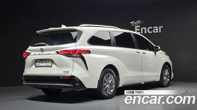 Toyota Sienna 2021 thumb 2
