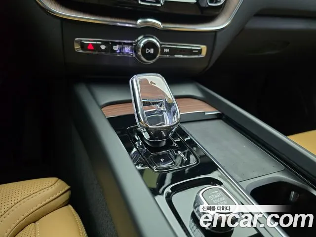 Volvo XC60 2024 thumb 9