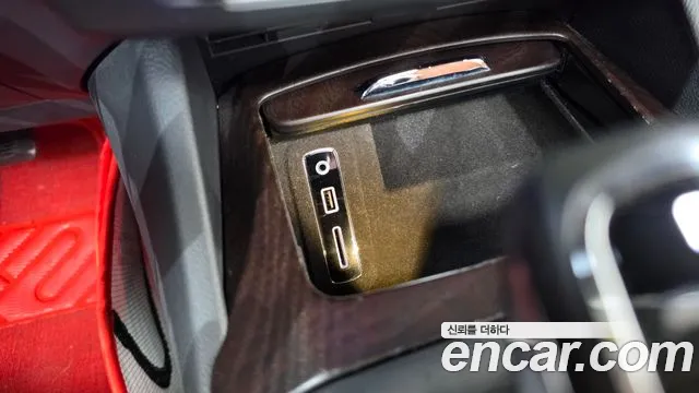 Maserati Levante 2019 thumb 12