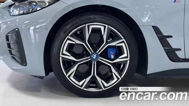 BMW i4 2022 thumb 5