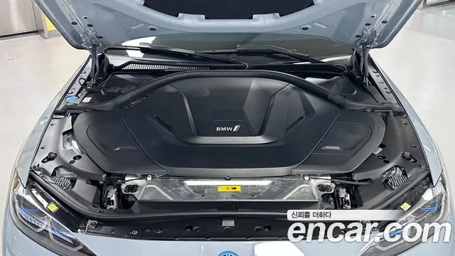 BMW i4 2022 thumb 6