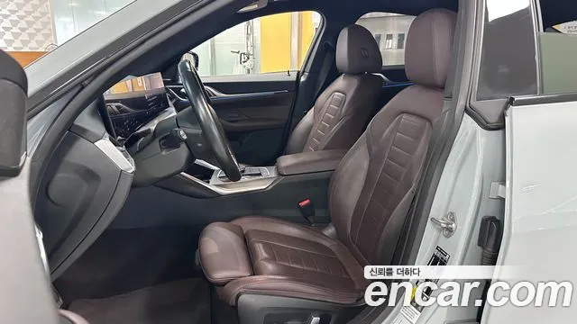 BMW i4 2022 thumb 10