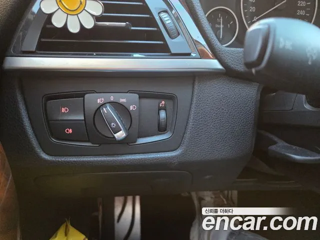 BMW 3-Series 2013 thumb 8