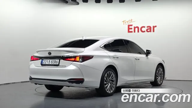 Lexus ES 2025 thumb 2
