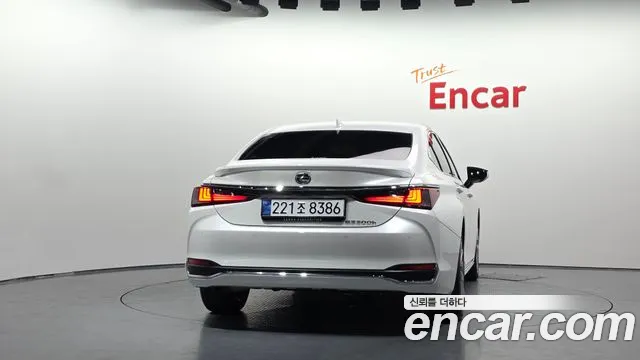 Lexus ES 2025 thumb 4