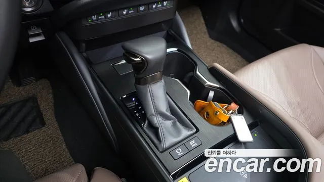 Lexus ES 2025 thumb 9