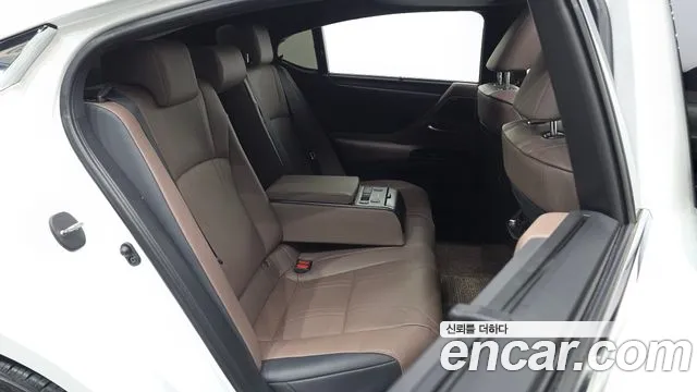 Lexus ES 2025 thumb 11