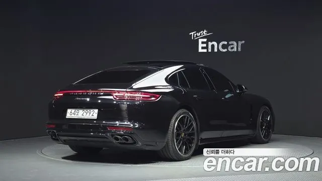 Porsche Panamera 2019 thumb 2