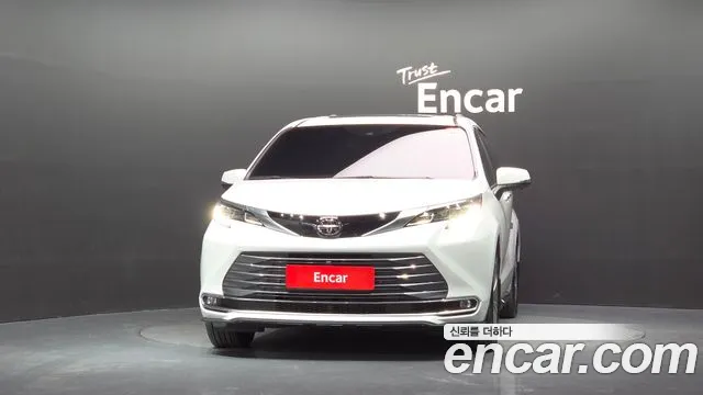 Toyota Sienna 2026 thumb 3