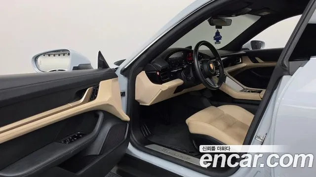 Porsche Taycan 2021 thumb 10