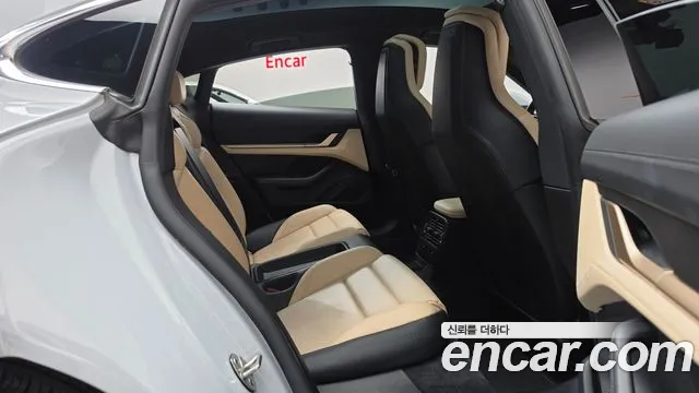 Porsche Taycan 2021 thumb 11