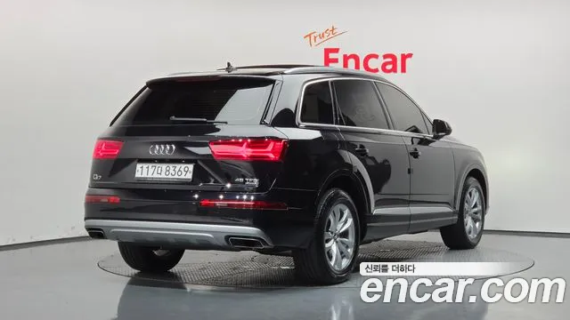Audi Q7 2019 thumb 2